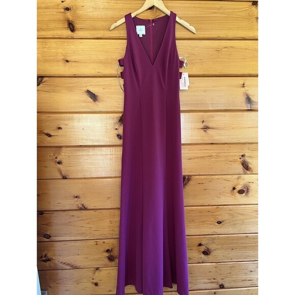 David Bridal Side Cut Outs Berry Crepe Sheath Women’s Dress Size 2 - Picture 4 of 7